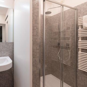 Suite 1 floor - Bathroom