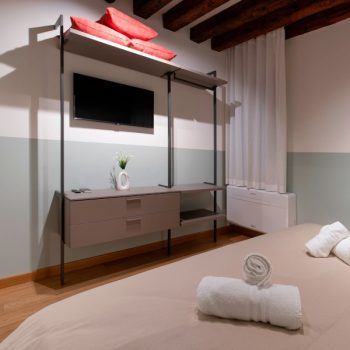 Suite 1 floor - Bedroom