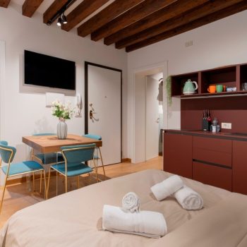 Suite 1 floor - Living room and kitchenette