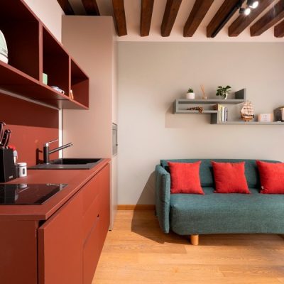 Suite 1 floor - Living room and kitchenette