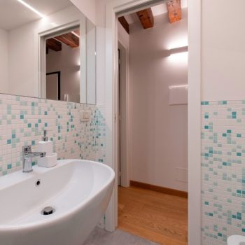 Suite 2 floor - Bathroom