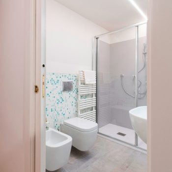 Suite 2 floor - Bathroom