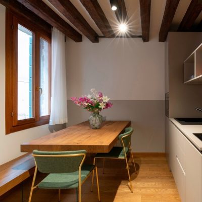 Suite 2 piano - Soggiorno con angolo cottura