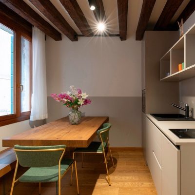 Suite 2 floor - Living room and kitchenette
