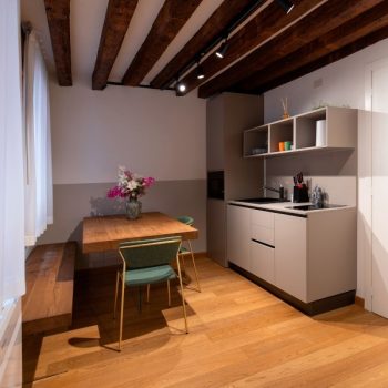 Suite 2 floor - Living room and kitchenette